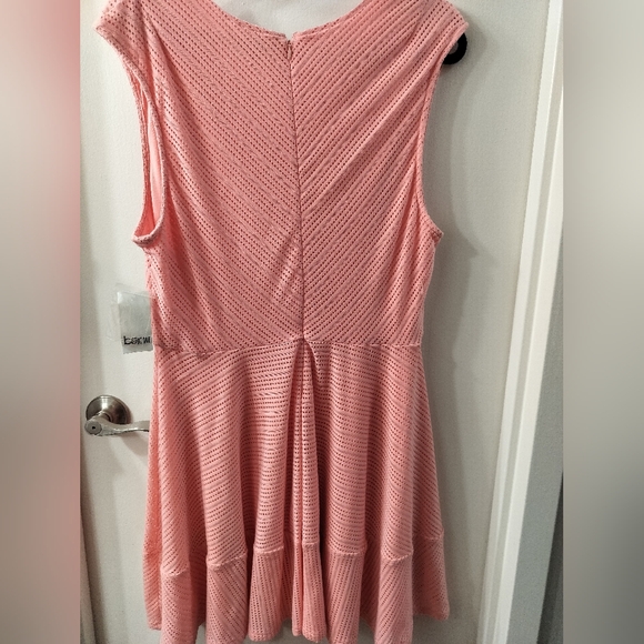 Pink Textured Dress - Picture 2 of 4